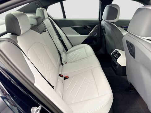 New 2026 BMW 550e xDrive image 21