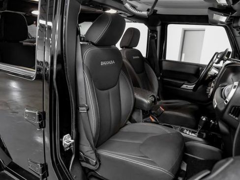 Used 2018 Jeep Wrangler Unlimited Sahara w/ Connectivity Group image 30