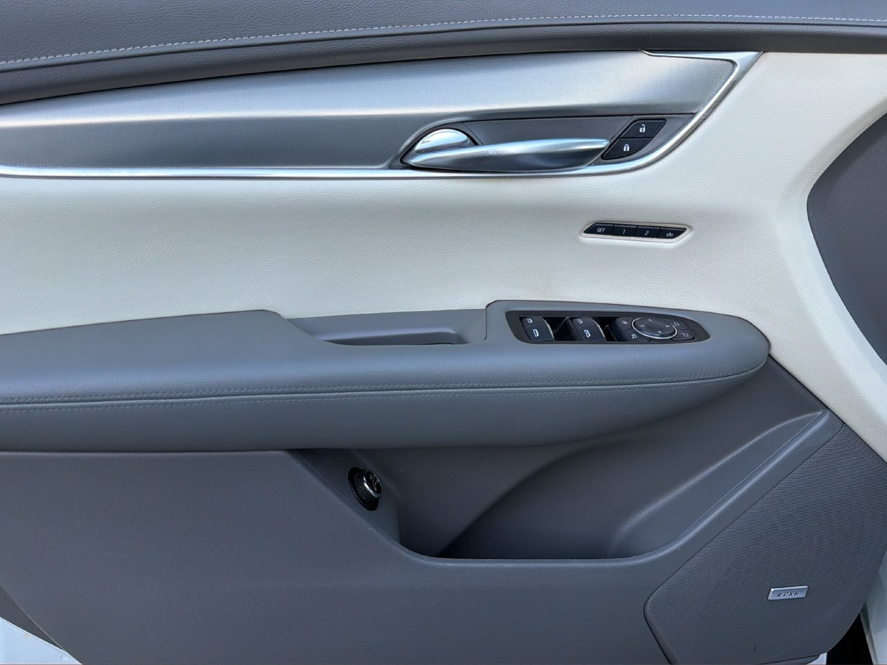 Used 2017 Cadillac XT5 Luxury FWD image 9
