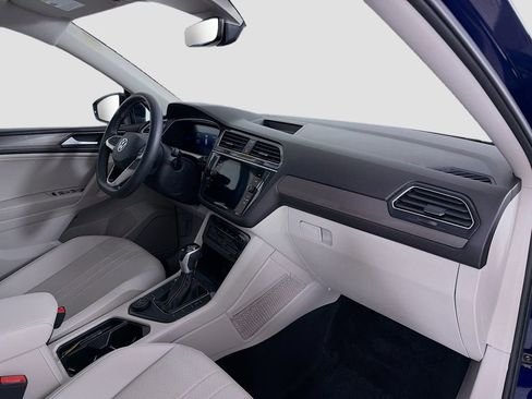 Used 2024 Volkswagen Tiguan SE image 29