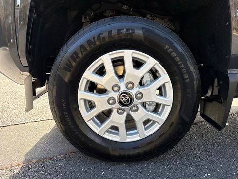 New 2026 Toyota Prius LE image 11