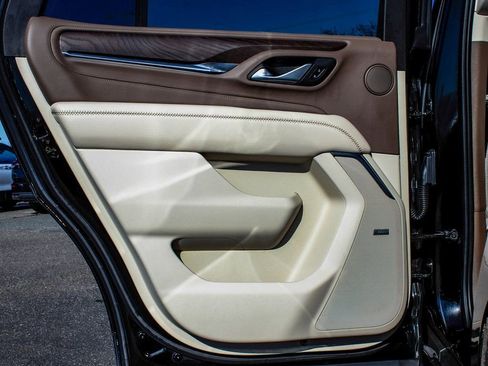 Used 2022 GMC Yukon Denali w/ Denali Premium Package image 11