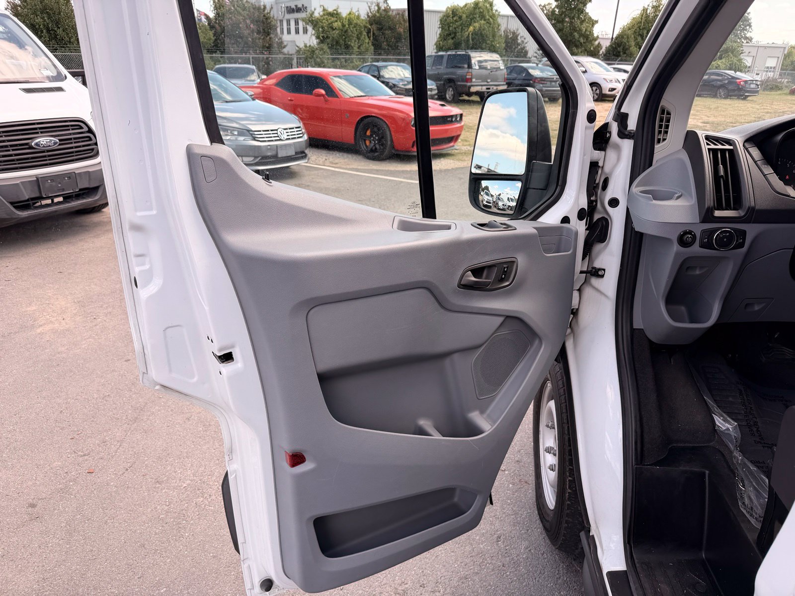 Used 2016 Ford Transit 150 XL RWD image 11