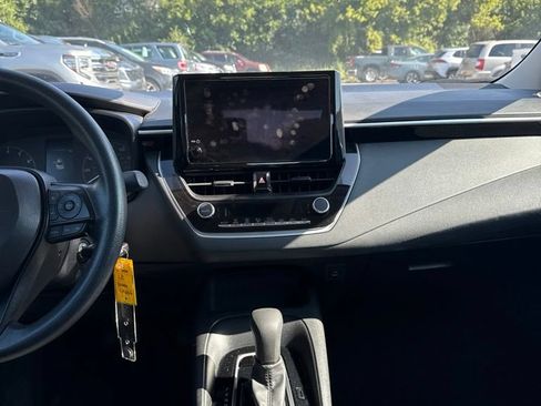 Used 2024 Toyota Corolla LE FWD image 2
