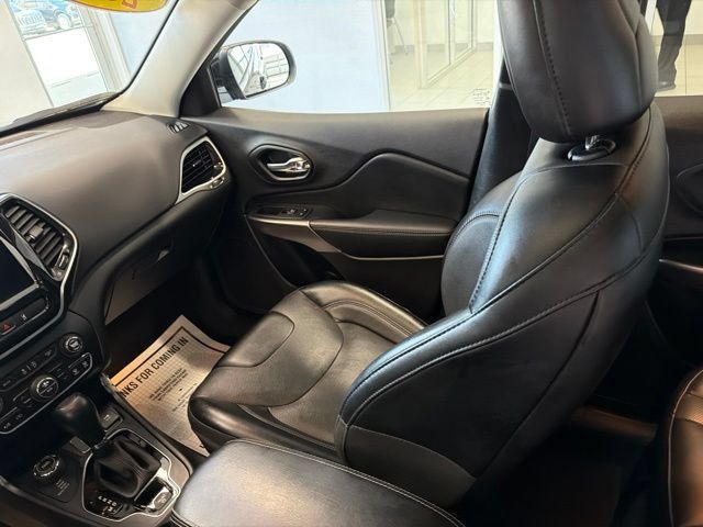 Used 2022 Jeep Cherokee Limited AWD/4WD image 30