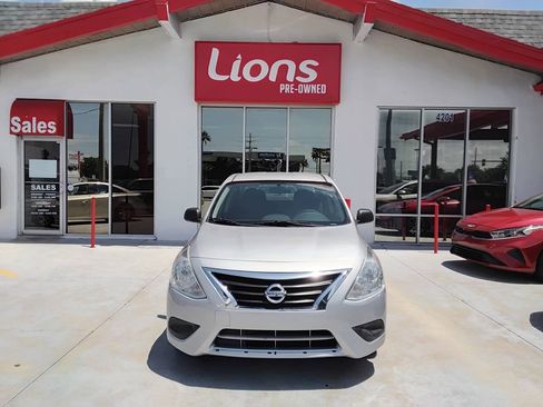 Used 2015 Nissan Versa S Plus FWD image 1