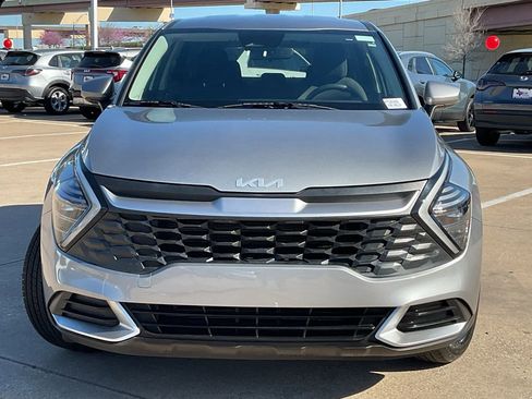 Used 2025 Kia Sportage LX image 3