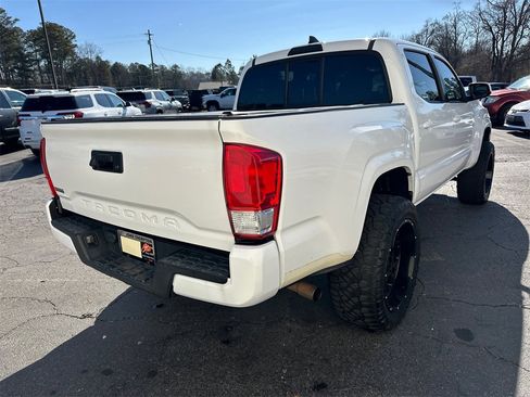 Used 2016 Toyota Tacoma SR image 6