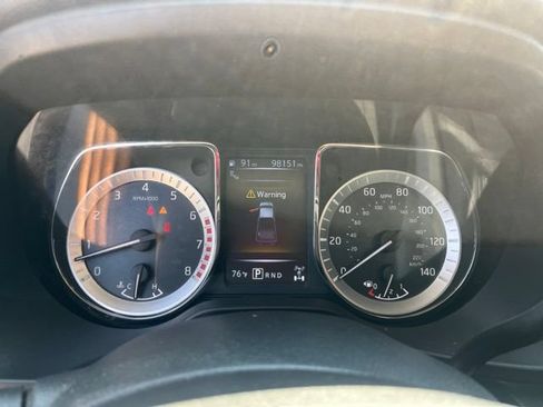 Used 2018 Nissan Titan SV w/ SV Convenience Package AWD/4WD image 14