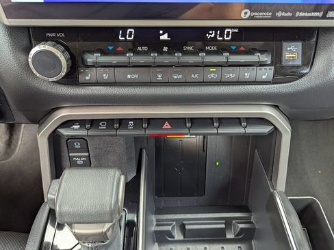 Used 2024 Toyota Tundra Limited AWD/4WD image 23