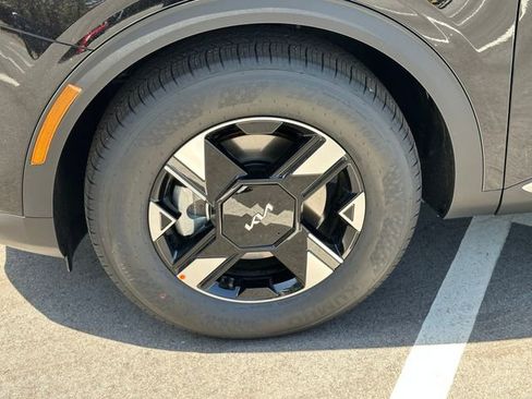 New 2026 Kia Sportage LX FWD image 17