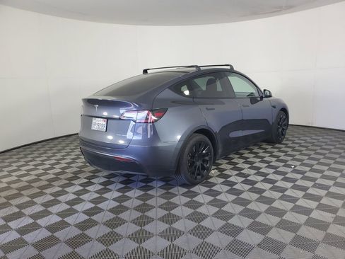 Used 2021 Tesla Model Y Long Range image 4