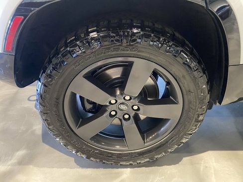 Used 2022 Land Rover Defender 110 V8 AWD/4WD image 12