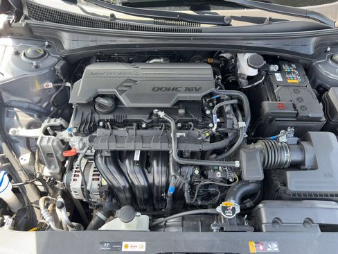 Used 2024 Hyundai Elantra SE FWD image 32