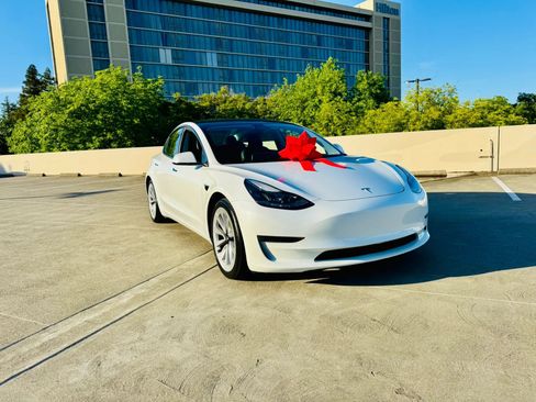 Used 2021 Tesla Model 3 Standard Range Plus RWD image 2