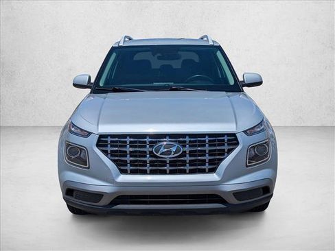 Used 2022 Hyundai Venue SEL FWD image 2