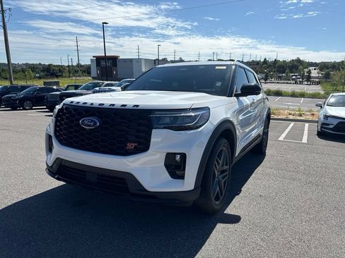 Used 2025 Ford Explorer ST w/ Sun And Sound Package RWD image 5