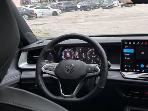 New 2026 Volkswagen Tiguan SE R-Line FWD image 14