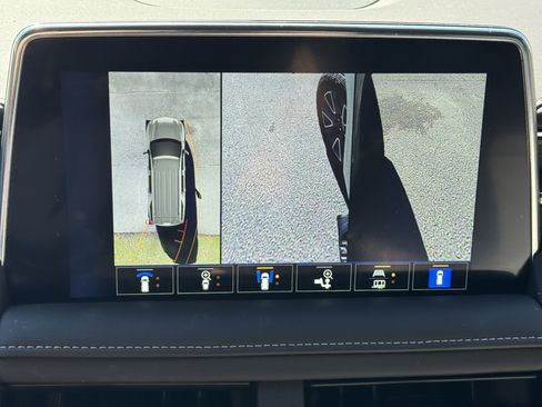 Used 2023 Chevrolet Tahoe Z71 w/ Luxury Package image 36