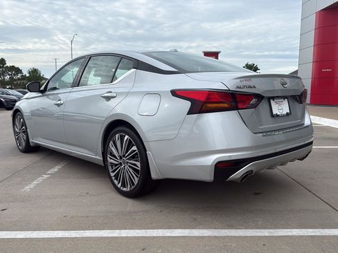 Used 2023 Nissan Altima 2.5 SL FWD image 9