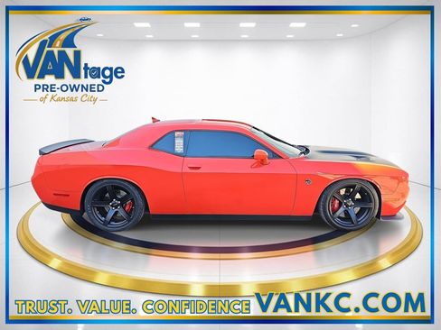 Used 2017 Dodge Challenger SRT Hellcat image 5