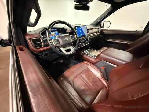 Used 2023 Ford Expedition Limited image 2