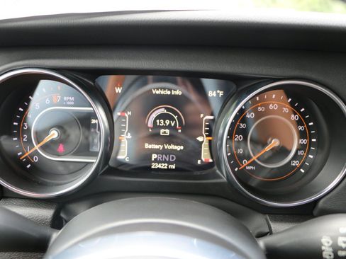 Used 2022 Jeep Wrangler Unlimited Sahara AWD/4WD image 26