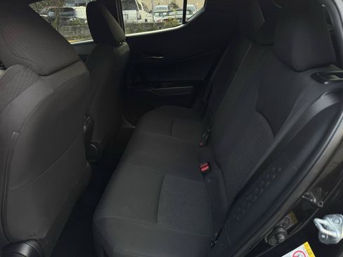 Used 2018 Toyota C-HR XLE FWD image 15