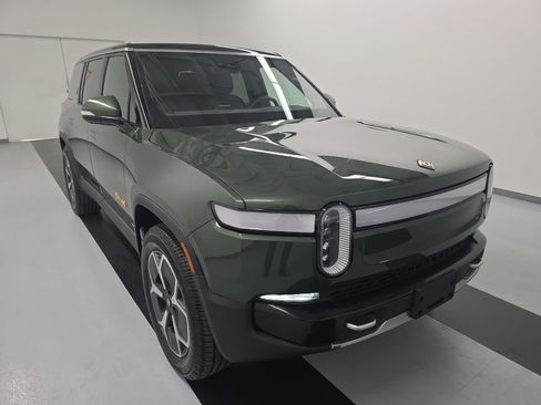 Used 2024 Rivian R1S Adventure AWD/4WD image 7