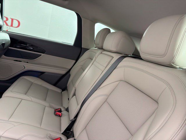 Used 2025 Lincoln Nautilus Premier AWD/4WD image 29