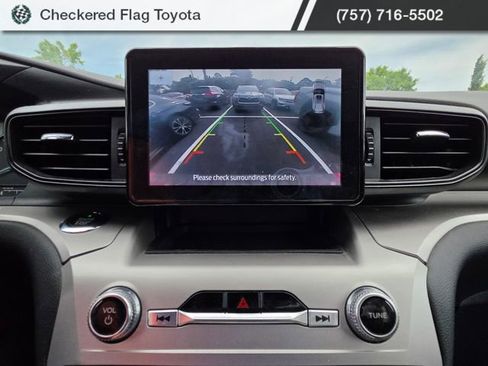 Used 2021 Ford Explorer XLT RWD image 16