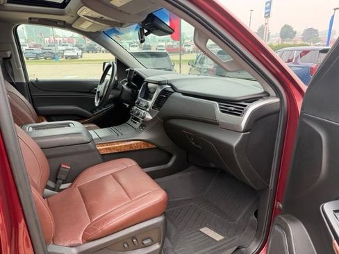 Used 2019 Chevrolet Suburban Premier w/ Premier Plus Edition AWD/4WD image 19