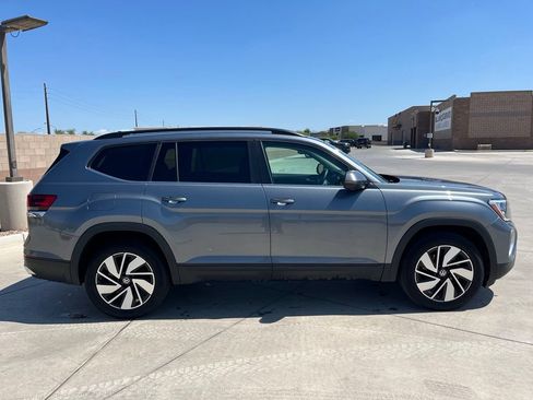 Used 2025 Volkswagen Atlas SE AWD/4WD image 11