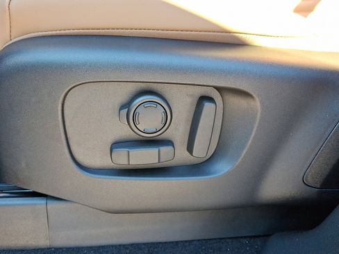 New 2026 Land Rover Discovery Limited Edition image 4