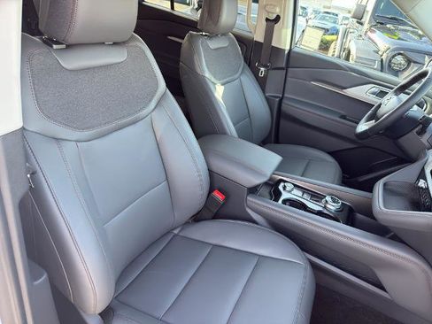 New 2026 Ford Explorer Active w/ Active Comfort Package image 18