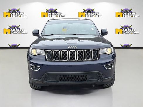 Used 2018 Jeep Grand Cherokee Laredo image 2