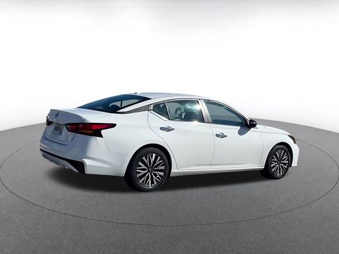 Used 2025 Nissan Altima 2.5 SV image 12