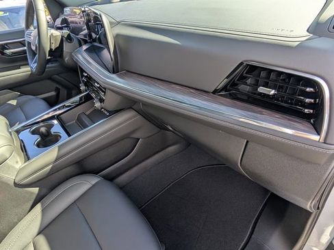 Used 2026 Chevrolet Suburban LT image 18