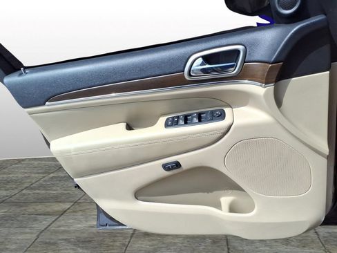 Used 2015 Jeep Grand Cherokee Limited RWD image 11