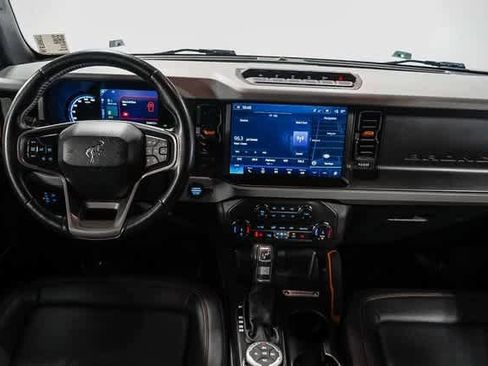 Used 2022 Ford Bronco Badlands w/ Sasquatch Package image 12