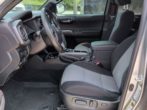 Used 2022 Toyota Tacoma TRD Sport AWD/4WD image 19