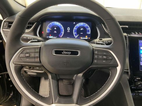 New 2025 Jeep Grand Cherokee Altitude image 22