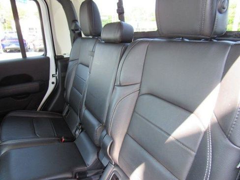 Used 2020 Jeep Gladiator Overland AWD/4WD image 38