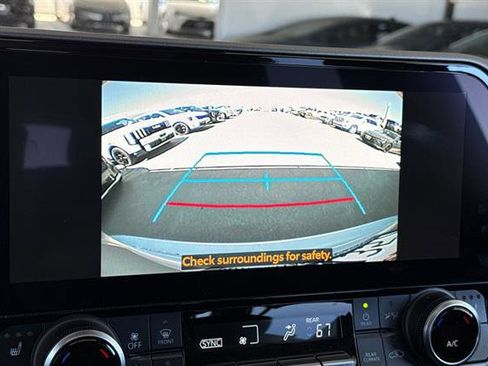 Used 2024 Toyota Highlander XLE AWD/4WD image 21