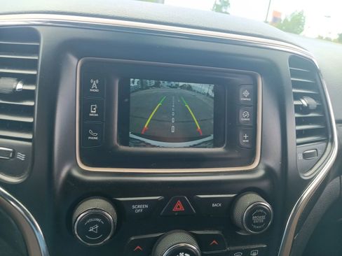 Used 2017 Jeep Grand Cherokee Laredo image 17