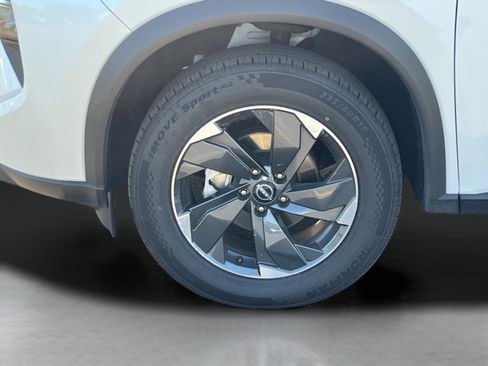 Used 2025 Nissan Rogue SV AWD/4WD image 32