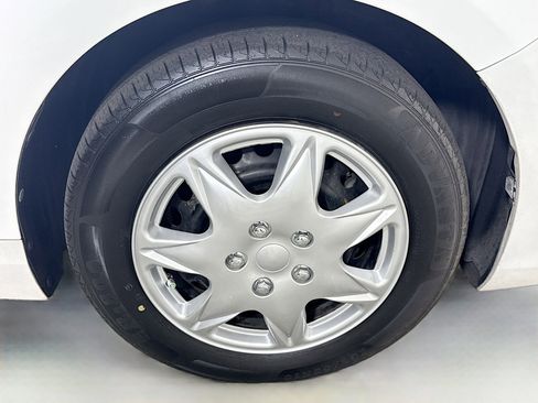 Used 2016 Toyota Camry LE image 32