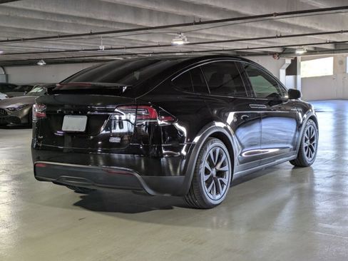 Used 2023 Tesla Model X Plaid image 5