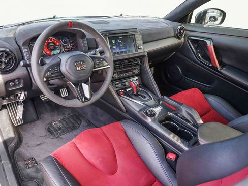 Used 2018 Nissan GT-R NISMO image 20
