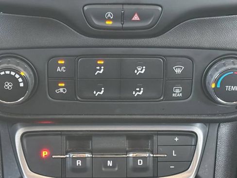 Used 2024 GMC Terrain SLE FWD image 5